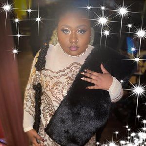 Meet your Posher, Alexis